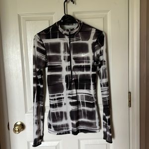 Nike small black and white half zip up